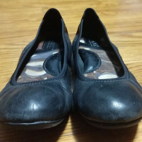 Born Julianne Black Leather Flat Size 6 - Picture 1 of 14